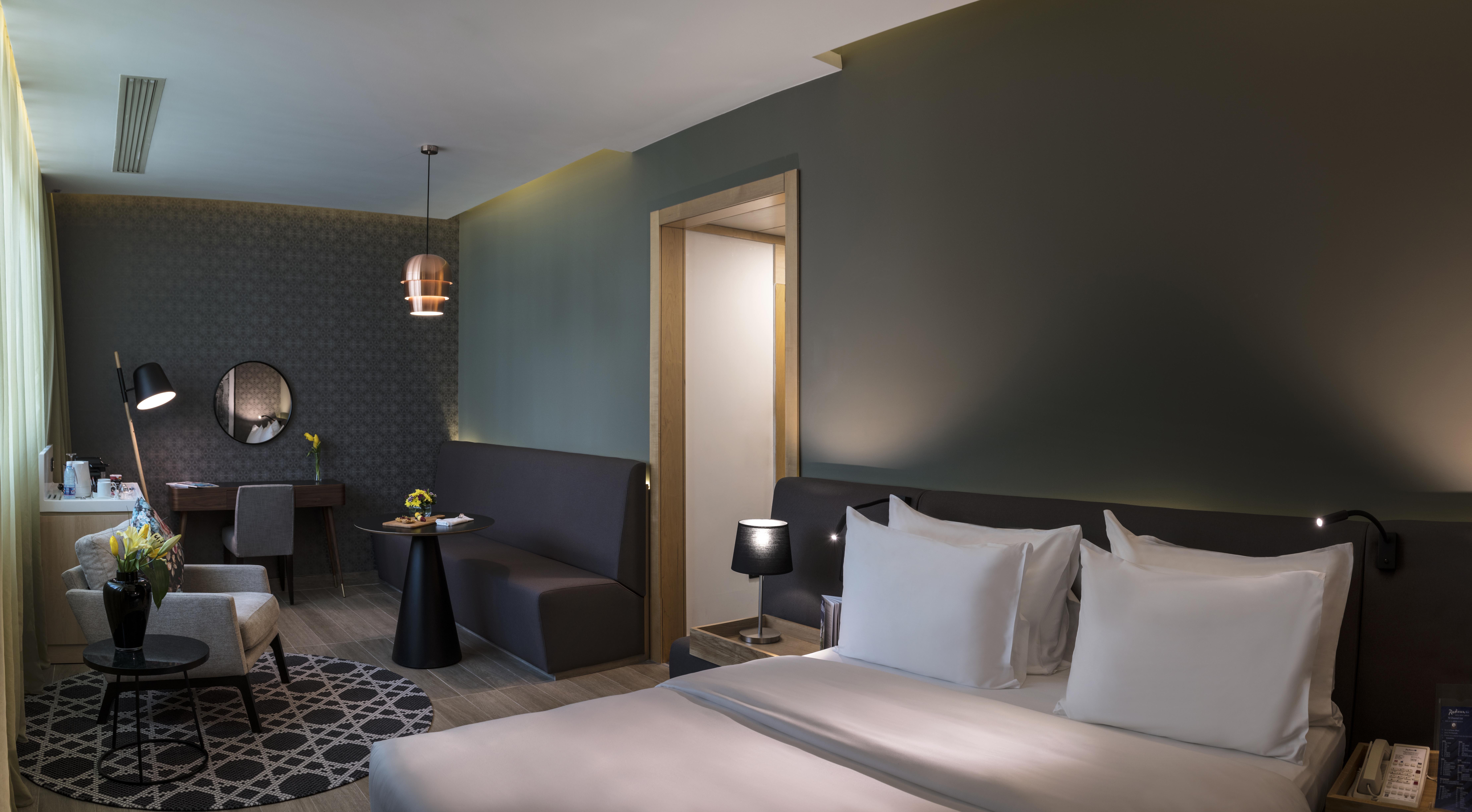 Radisson Blu Hotel, Beirut Verdun Exterior photo Deluxe Room