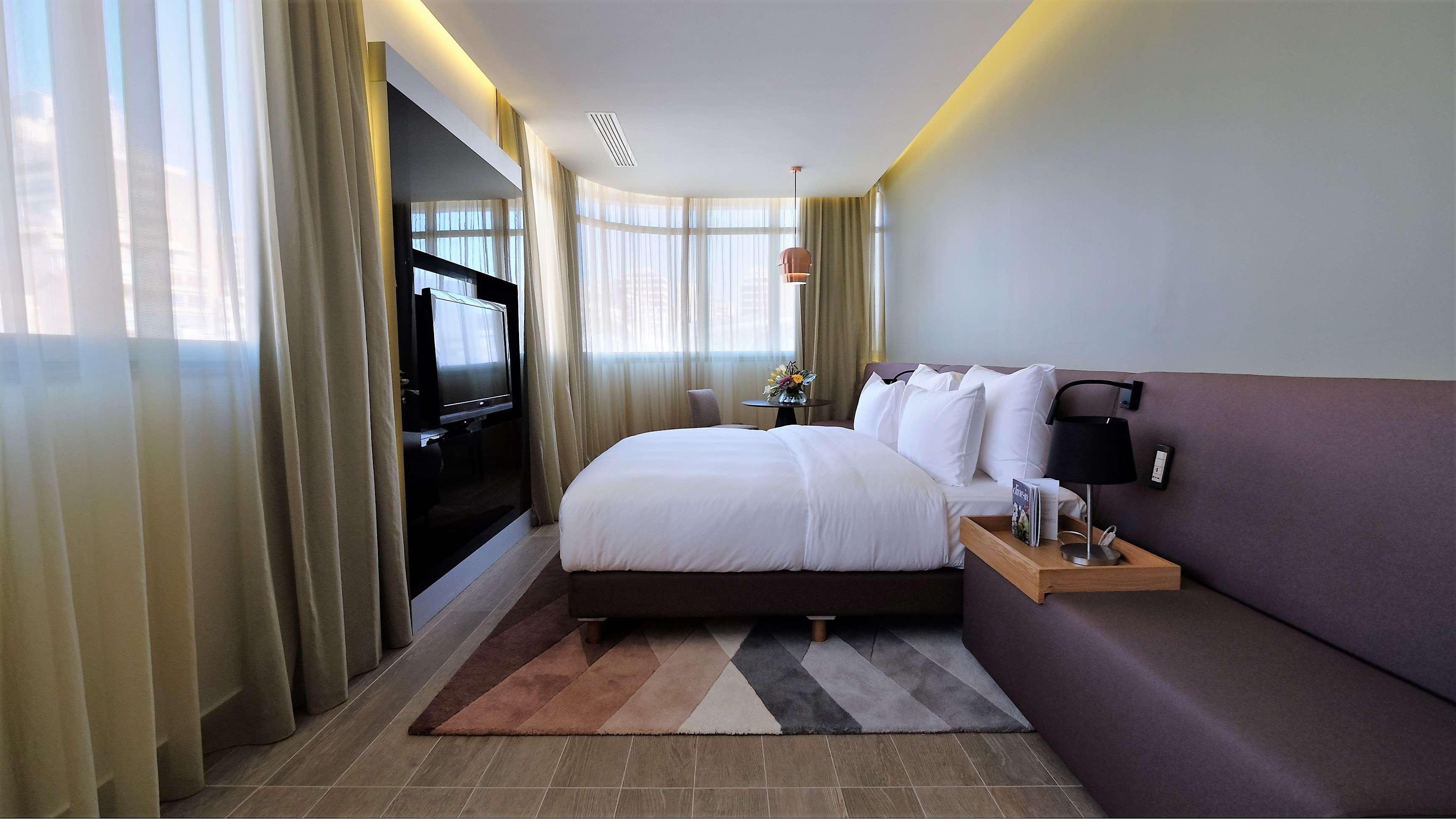 Radisson Blu Hotel, Beirut Verdun Exterior photo Deluxe Room