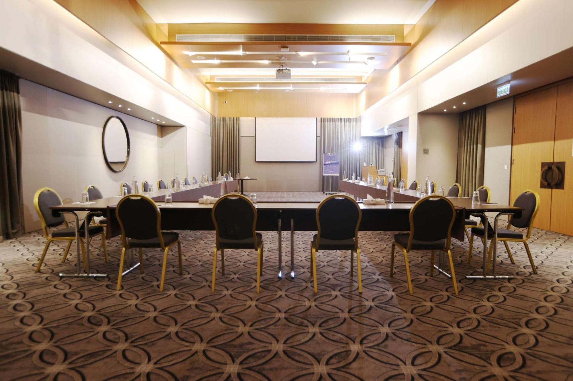Radisson Blu Hotel, Beirut Verdun Exterior photo Meeting room