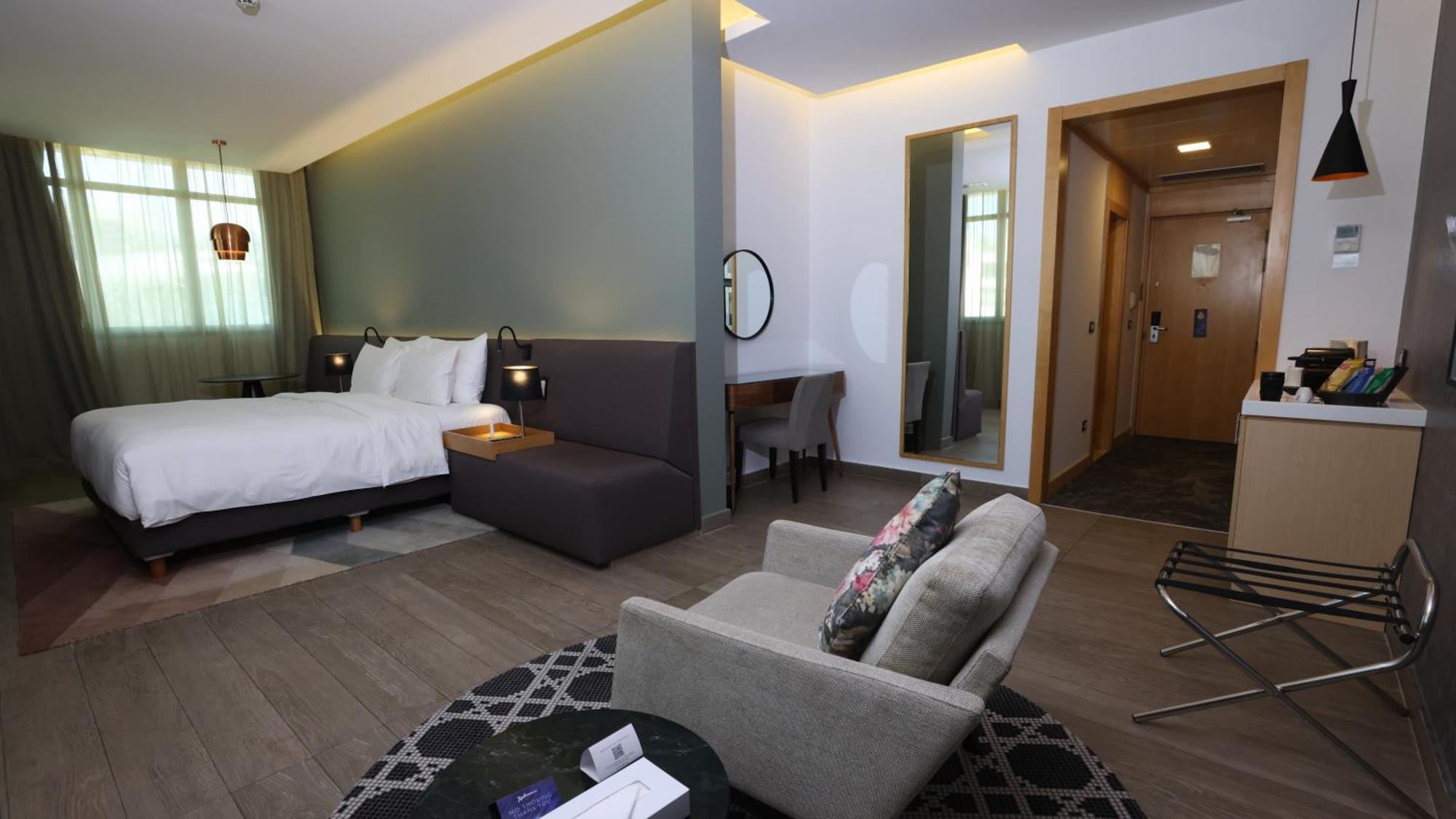 Radisson Blu Hotel, Beirut Verdun Exterior photo Deluxe room