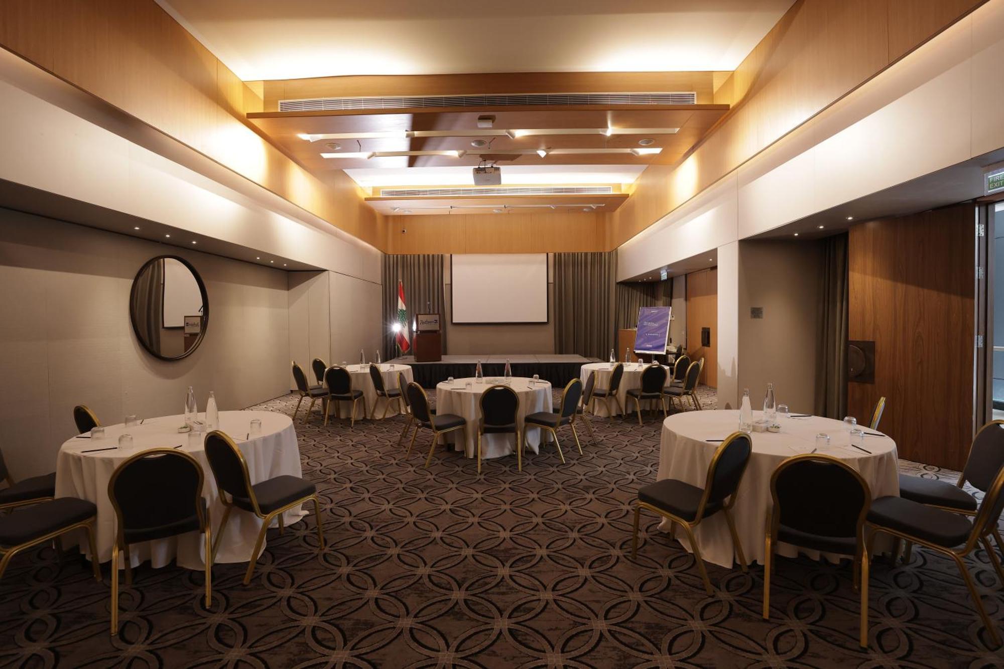 Radisson Blu Hotel, Beirut Verdun Exterior photo Meeting room